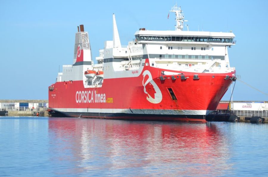 Un bateau de la compagnie Corsica Linea