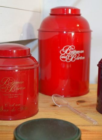 At La Maison de la Vigne, a fragrant breakfast... tea