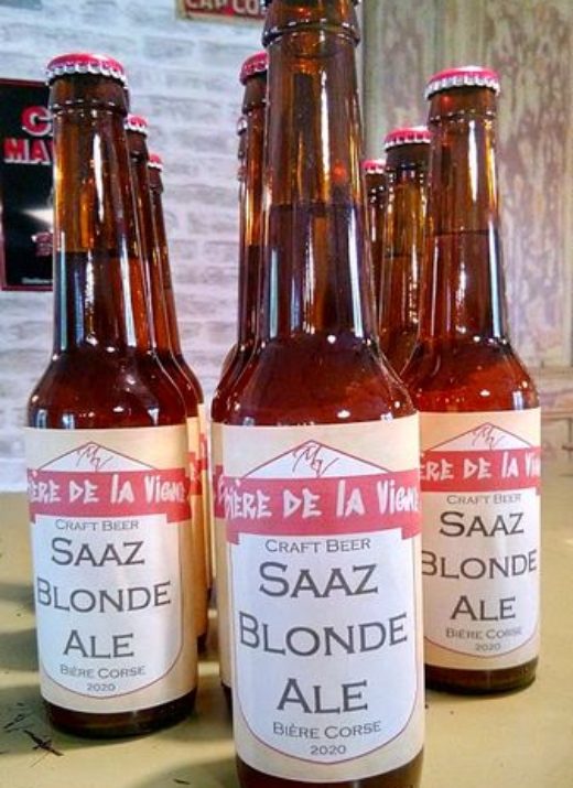 Bière blonde au houblon Saaz